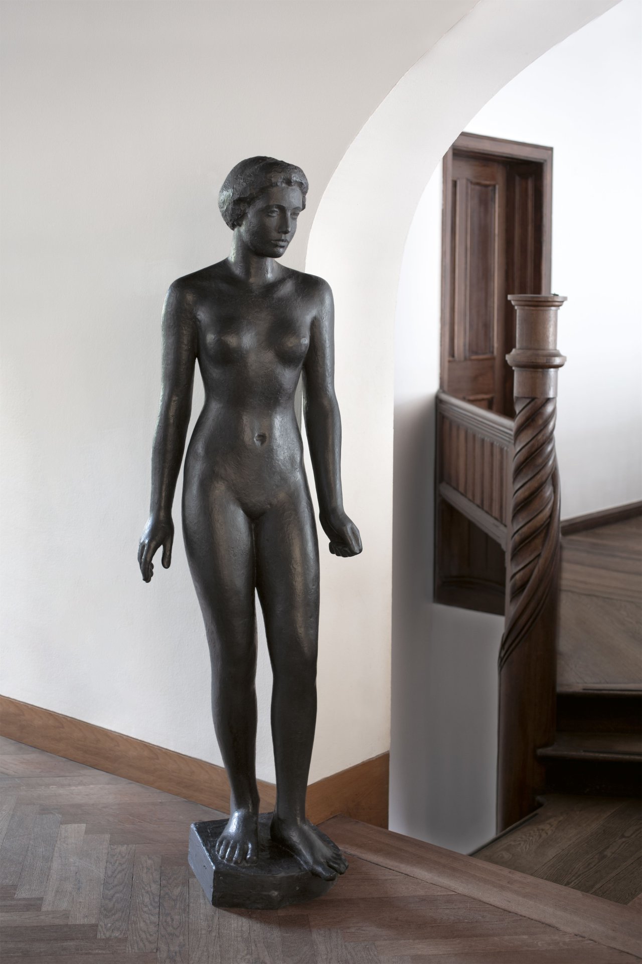 This picture shows the following artwork: Georg Kolbe. ”Stehende Frau”. 1915/16.