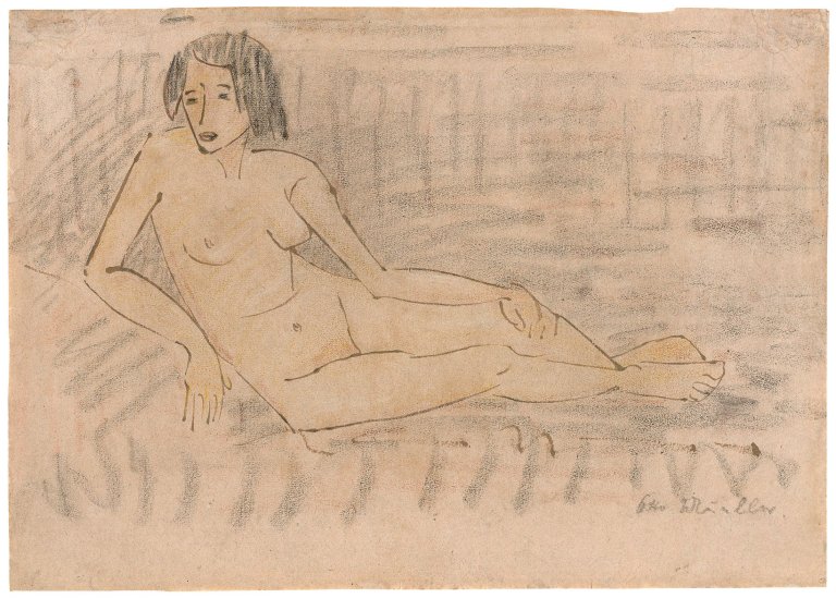 This picture shows the following artwork: Otto Mueller. „Liegender Akt (auf dem Kanapee, den rechten Ellbogen aufgestützt, die linke Hand auf dem Knie)“. Circa 1921.