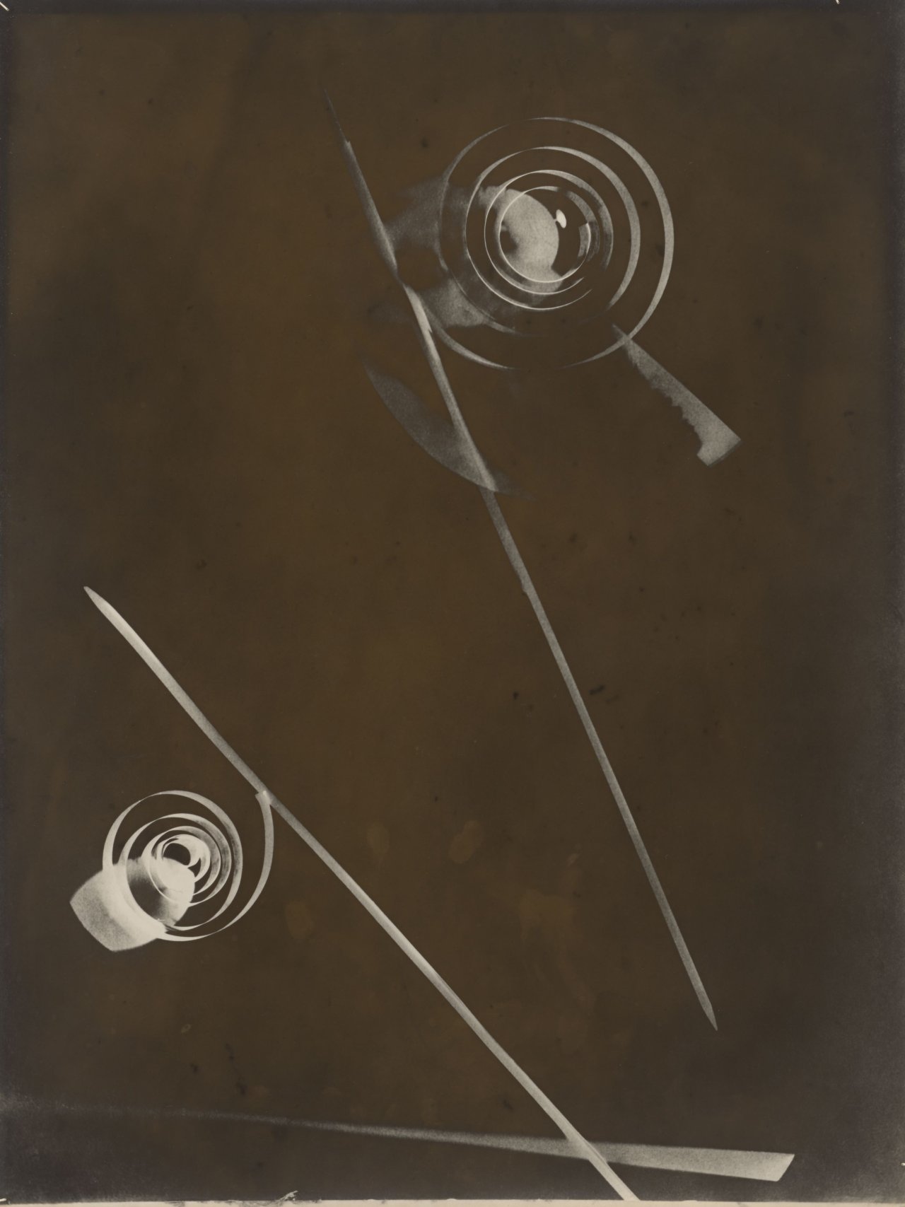 Auf diesem Bild ist das folgende Kunstwerk zu sehen: László Moholy-Nagy. „Fotogramm“. 1925/1928.