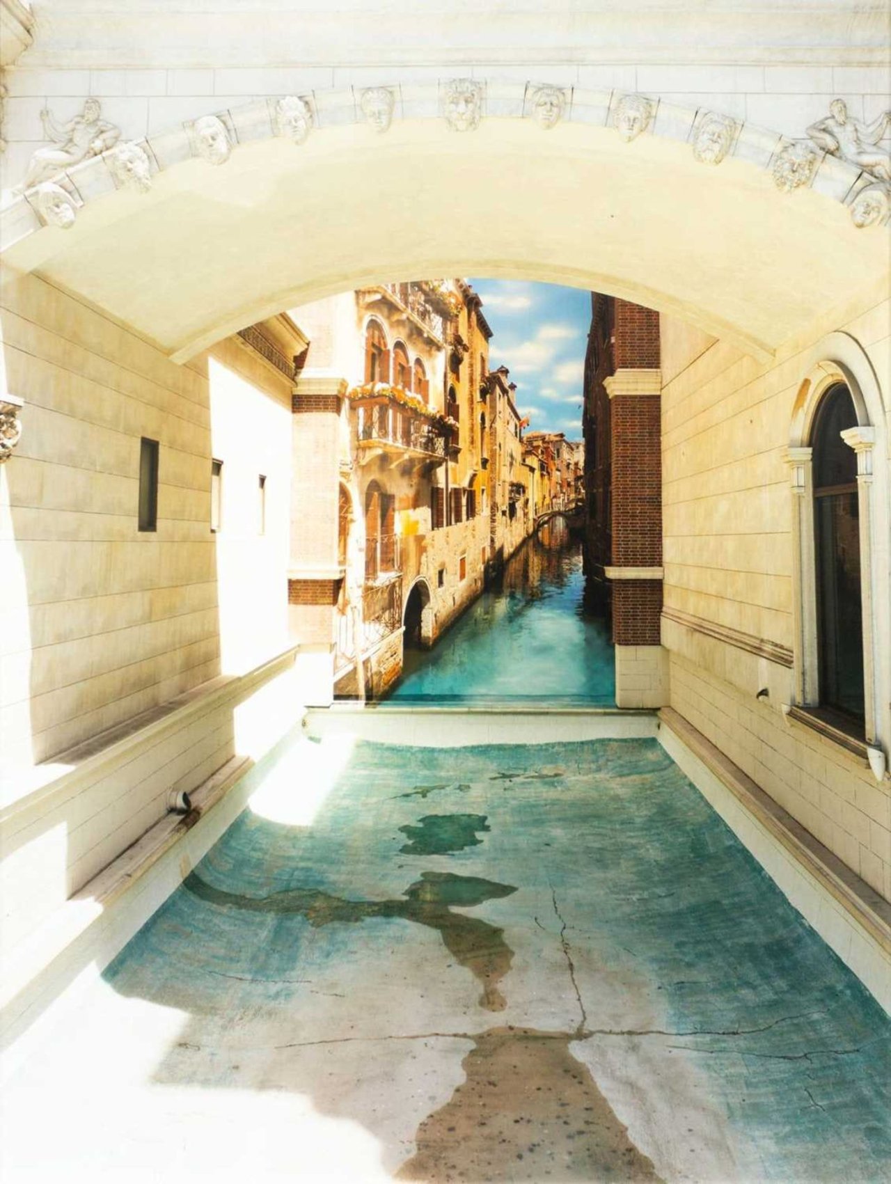 This picture shows the following artwork: Sarah Ancelle Schönfeld. ”Wet Dreams”. 2002.